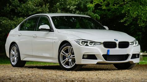 Infografika: Porovnání spotřeby motorů BMW 2.5l 130kW vs 3.0l