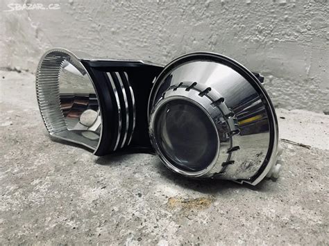 Detail předního světlometu s bi-xenonovou čočkou