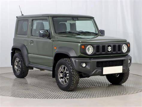 Grafika srovnání rozměrů a kapacit zavazadel Suzuki Jimny a konkurence