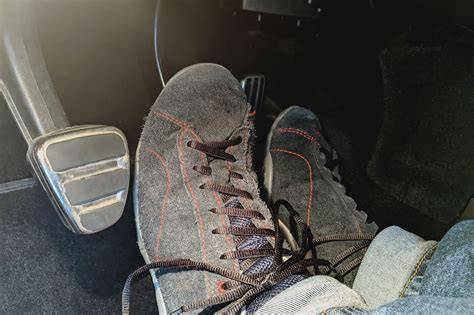 Left foot braking a EMCS systém APR