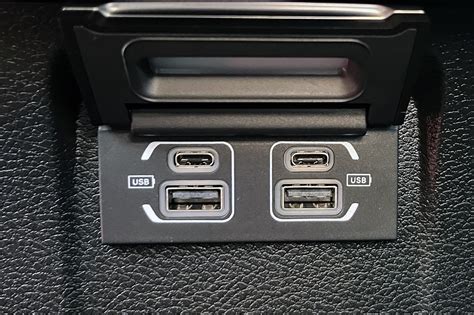 USB_port_pro_auto.jpg