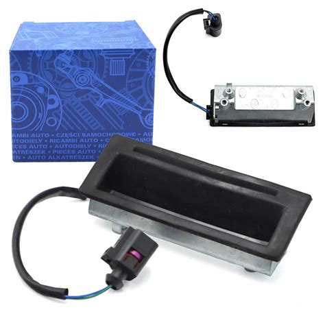 Ilustrace zavazadlového prostoru VW Golf a Peugeot 308