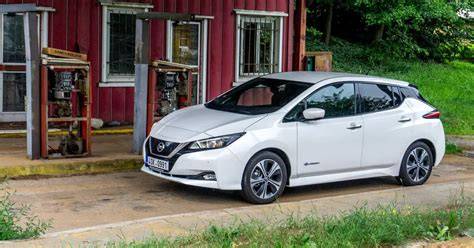 Infografika: Vývoj značky Nissan od Datsun k elektromobilům