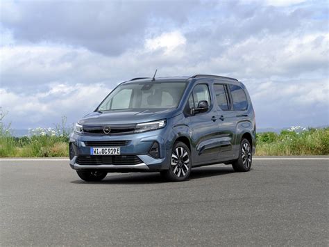 Infografika: Srovnání verzí a objemů zavazadelníku Opel Combo Life