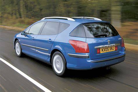 Infografika: Porovnání verzí Peugeot 407 407 SW a sedan