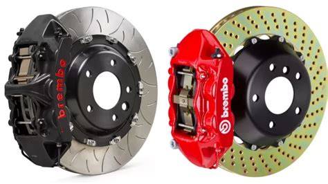 Fotografie kotoučů Brembo: vrtané vs. drážkované