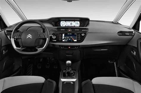 Infografika: Schéma interiéru Citroën Grand C4 Picasso a uspořádání sedadel