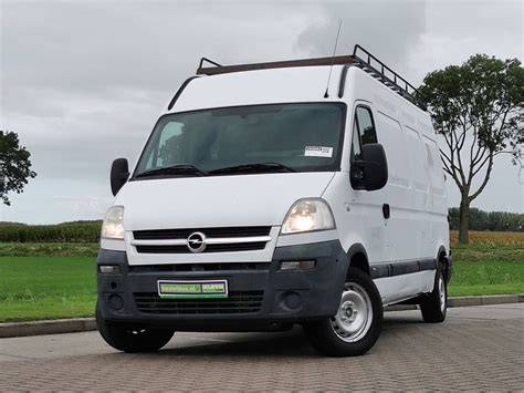 Fotografie realizované přestavby crewvanu na Opel Movano