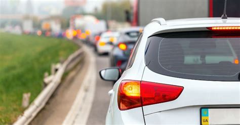 Obrysová a tlumená světla v režimu automatického ovládání