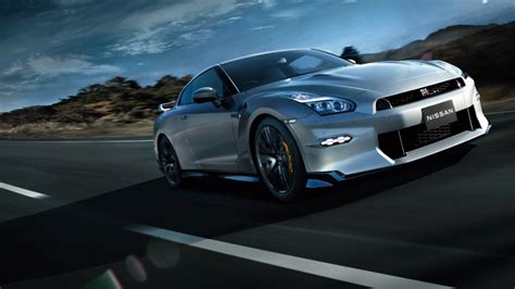 Infografika: Vývoj výkonu GT-R R35 2007-2011 vs 2011-2016
