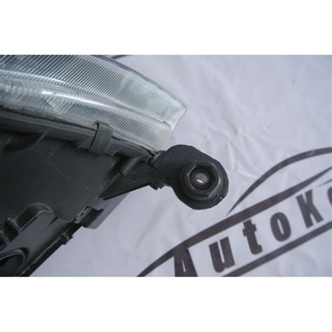 Levý přední xenonový světlomet pro Škoda Octavia II s detailním popisem.