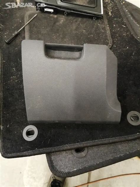 detail palubní desky a středové konzoly Škoda Octavia