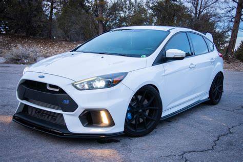 https://example.com/infographic-ford-focus-dily.png