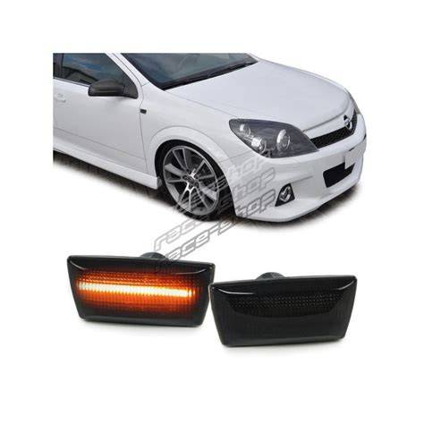 Obrázek ukazující různá provedení zadních křídel pro Opel Corsa