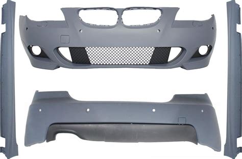 Obrázek ukazuje stylingový bodykit pro BMW řady 5 s novým splitterem a spoilerem pro střechu a víko kufru