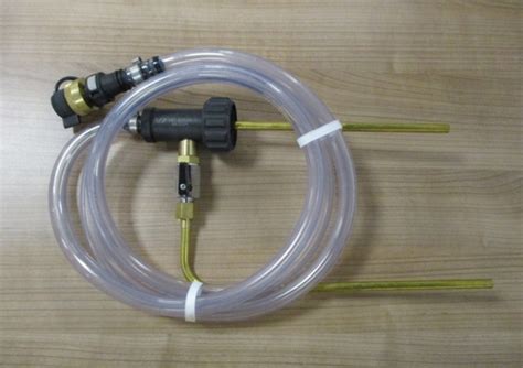 Zobrazení plničky oleje VW VAS 6262A s různými typy adaptérů (rovný, rohový a nátrubek)