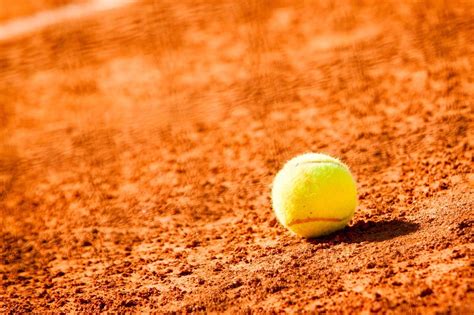 Obrázek s ukázkou rozměru 13x5.00-6 a vzorku Turf na travnatém povrchu