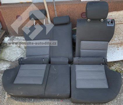 Schéma předního sedadla s vyznačením opěrky hlavy, bederní opěrky a loketní opěrky.