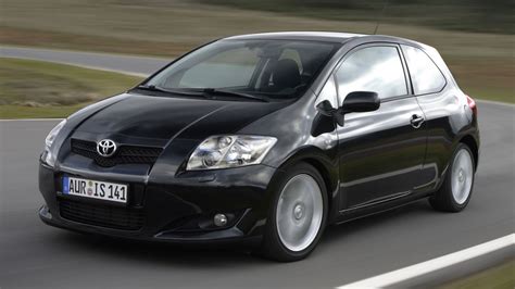 Schéma modelu Toyota Auris s vyznačenými generacemi a typy karoserie (hatchback, kombi)