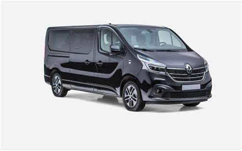 Ukázka interiéru Renault Trafic III s multimediálním systémem a úložnými prostory.
