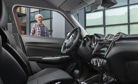 Interiér Suzuki Swift s vyobrazeným zavazadlovým prostorem