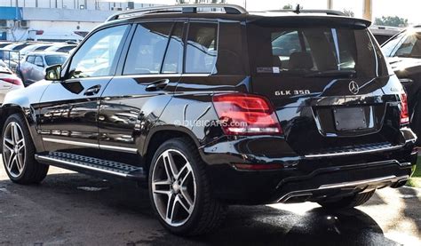 Boční pohled na modernizovaný Mercedes-Benz GLK s novými koly