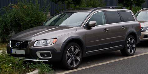 Infografika: Srovnání výbavy a terénních schopností XC70 vs. konkurenční modely