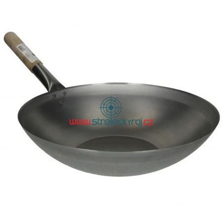 Wok pánev-kulaté dno a vysoké stěny pro snadné míchání