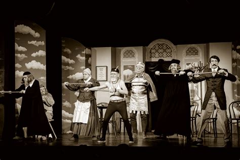 Scéna z inscenace hry Ubu králem