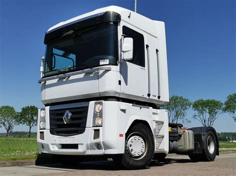 Infografika: Porovnání výkonových charakteristik Renault Magnum 520 a konkurence