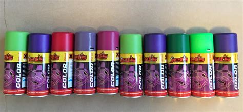 detailní záběr na složení žáruvzdorné barvy ve spreji