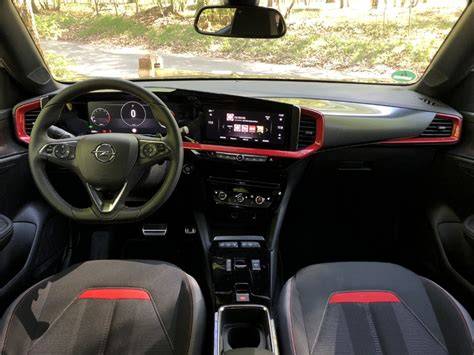 Obrazovka infotainmentu Opel Mokka a ergonomie ovládacích prvků