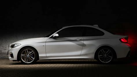 Infografika - Umístění klíčových řídicích jednotek BMW F20