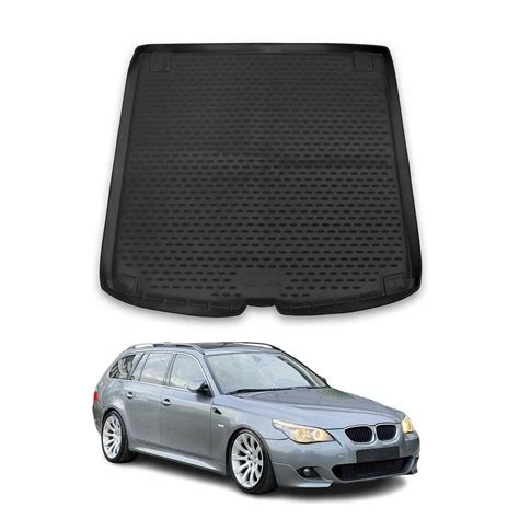 Detailní pohled na organizaci zavazadel v kufru BMW E61