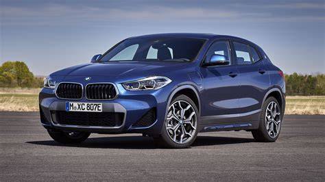 Infografika: Porovnání verzí motorů, převodovek a pohonů BMW X2