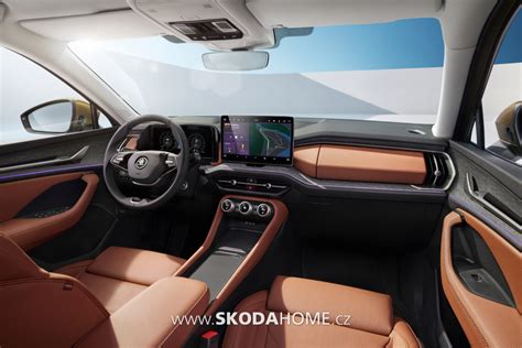 Ilustrační foto interiéru vozu Škoda Rapid s moderní přístrojovou deskou a displejem infotainmentu.
