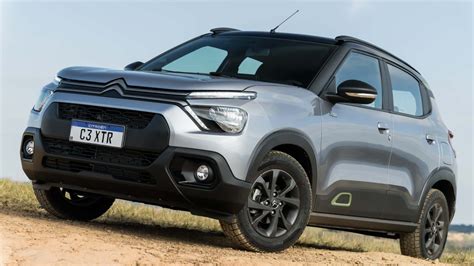 Infografika porovnání výbav SX a Exclusive pro Citroën C3