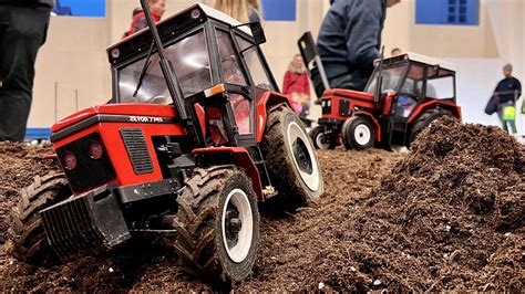 Obrázek znázorňující elektricky zatahované podvozky a jejich součástky pro RC modely