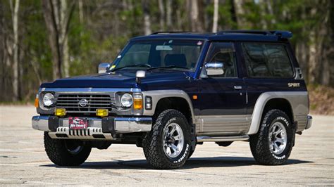 Nissan Patrol Y60 s výraznějším designem a modernizovaným podvozkem.