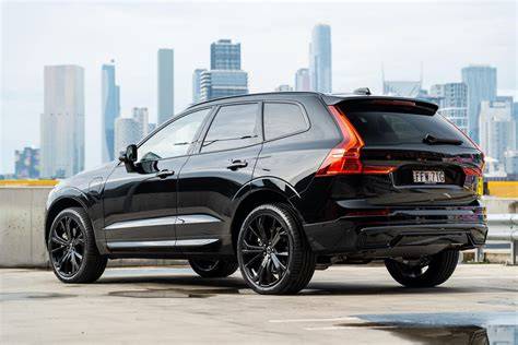 Infografika: Uzamykací systém Hakr HV0343 s KITem HV0172 a integrací podélníků v Volvo XC60
