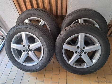 Ilustrační foto automobilu s namontovanými zimními pneumatikami 195/60 R15