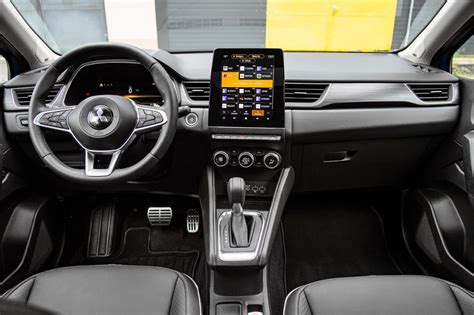 pohled na interiér Mazdy3 Sedan s velkým středovým displejem