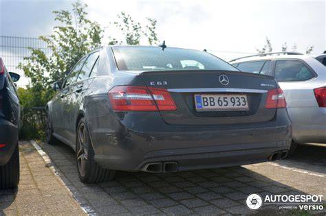 Infografika: Rozměry a objemy zavazadelníku Mercedes-Benz E (W212)