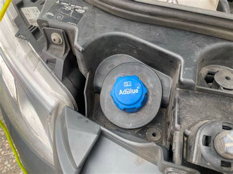 detail vstřikovače AdBlue s krystaly