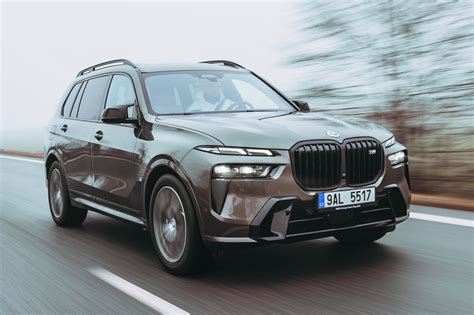 Obrázek: BMW X7 se světlomety po faceliftu a dvoubarevným lakem Manhattan