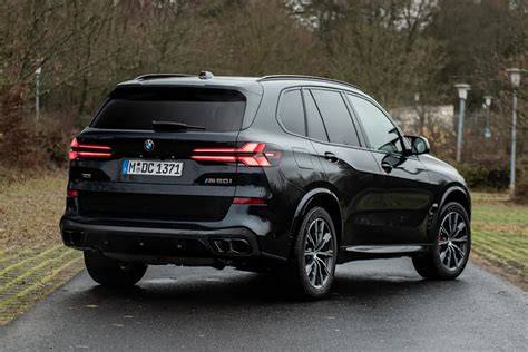 Schéma pohonu xDrive a konfigurace podvozku M60i
