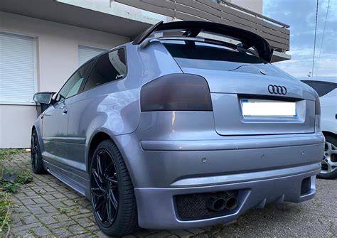 Infografika: Proces výběru a instalace spodního spoileru pro Audi A3 8L