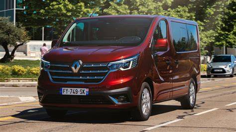 Renault Trafic Combi interiér a přepážka