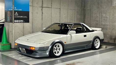 Infografika: Základní rozložení MR2 AW11 a SW20 s centrálním motorem