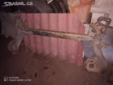 Ilustruje správné umístění dorazů a prachovek na tlumičích zadní nápravy Octavia 1